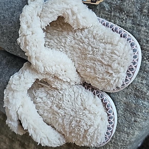 Slippers - Picture 3 of 4